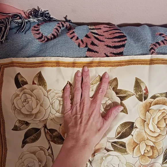 CHANEL VINTAGE 100% Silk logo Camellia Auth 34" x 35" Scarf Hand-rolled Hem - Picture 12 of 16